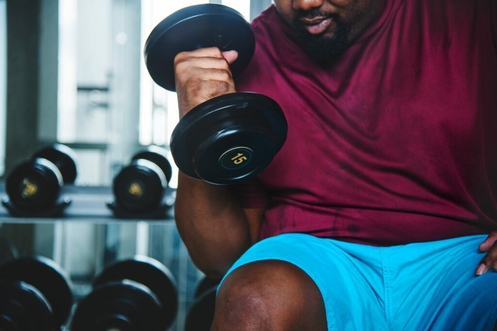 man lifting weights at YM&បាទ