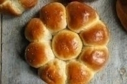 a picture of round challah at YM&是的